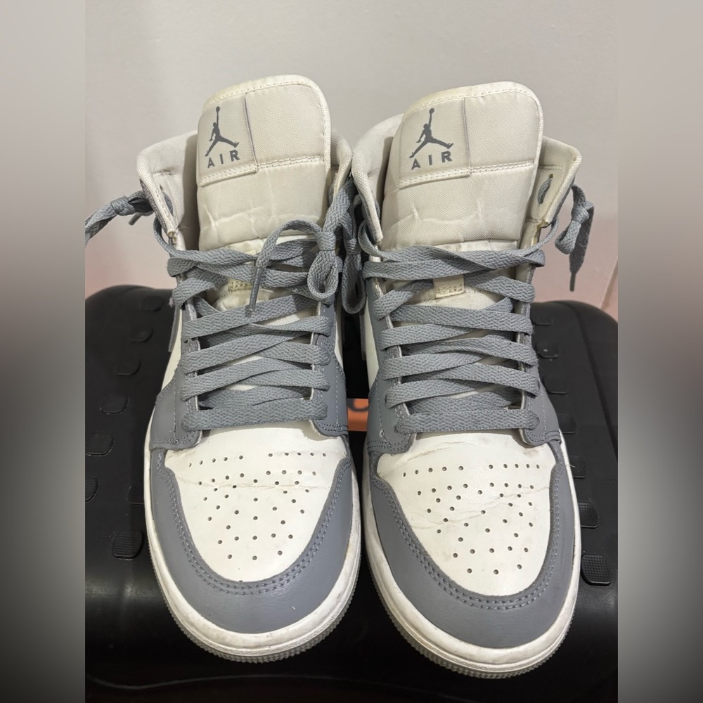 Gray & White Air Jordan Sneakers – Iconic Style, All-Day Comfort - Picture 2 of 6